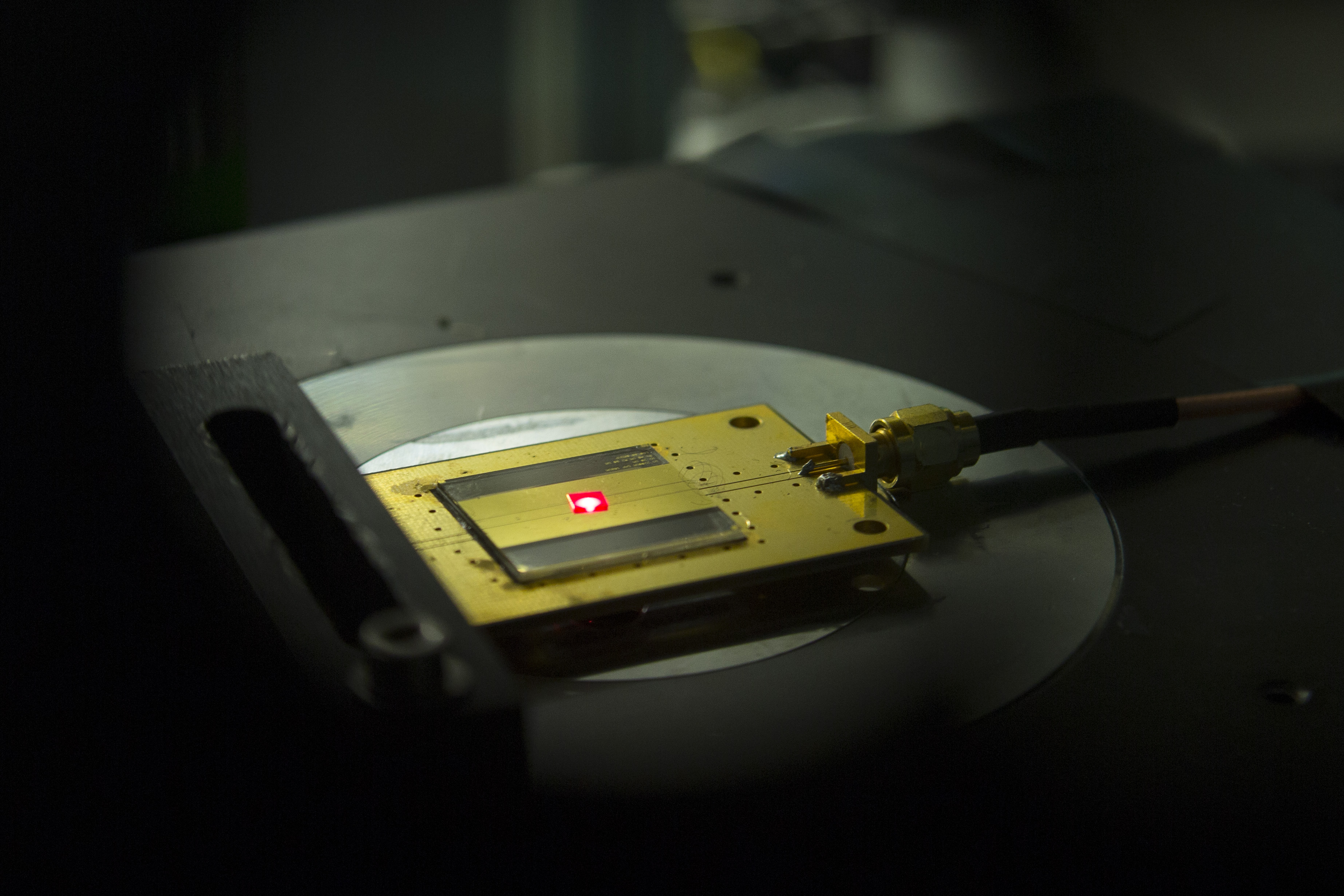 World’s smallest radio receiver has building blocks the size of two