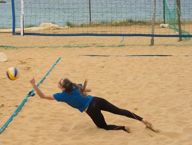 Eleni Dovrou playing volleyball